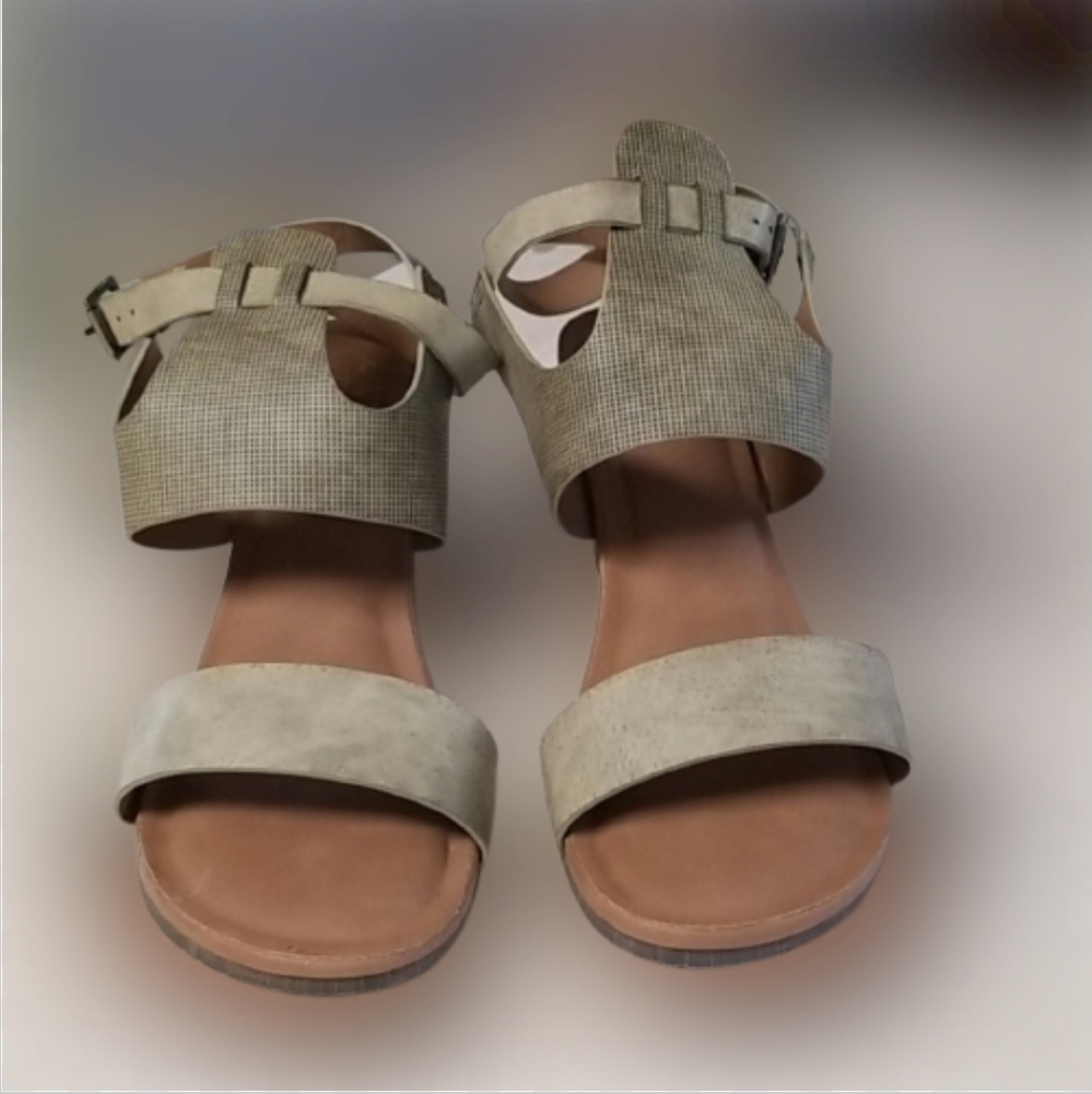 Via Veneto Leather Ankle Cuff Sandals Block Heel Gray Sage Size 10